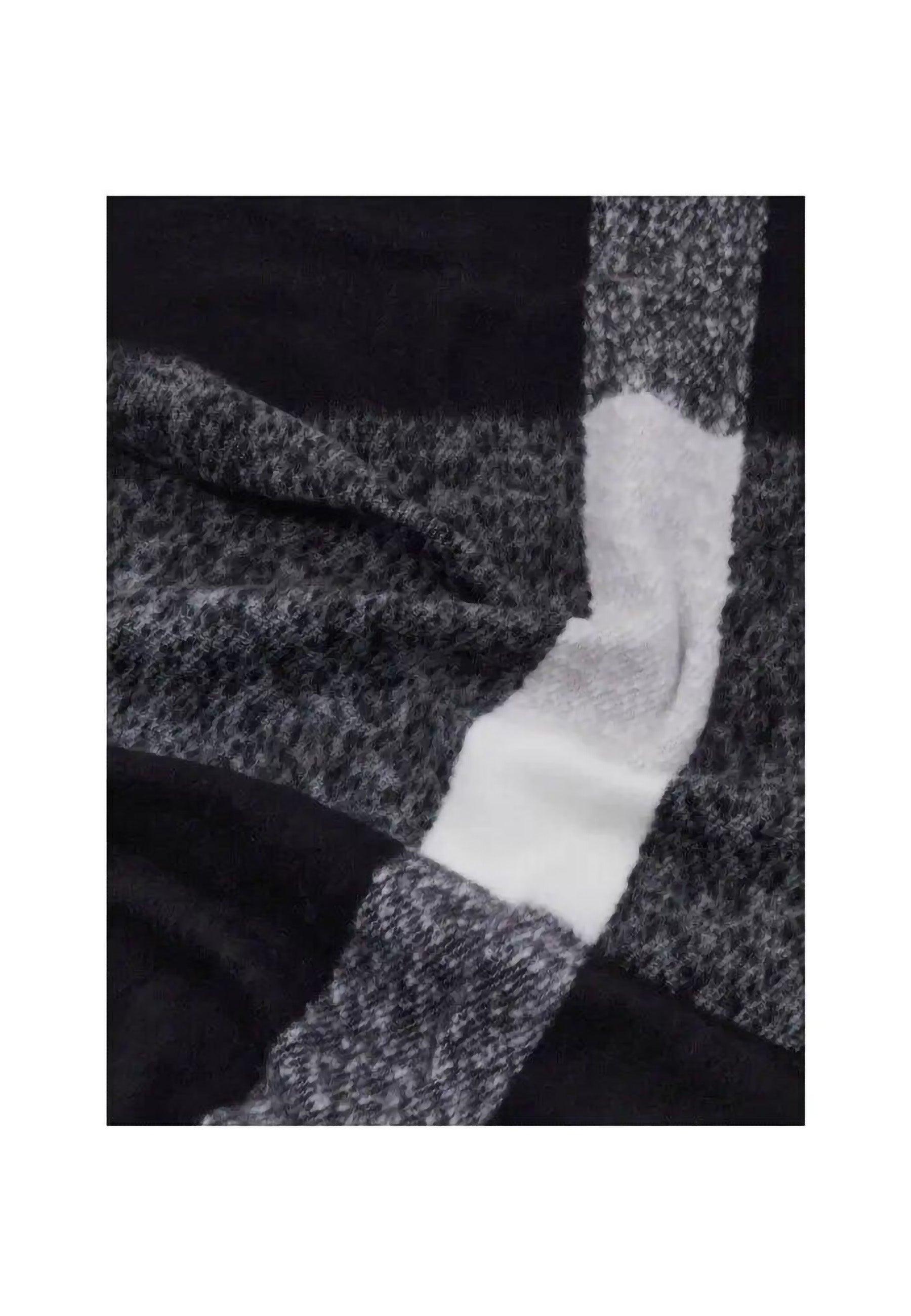 GUESS Sciarpa Donna Black AW9970POL03 - Sandrini Calzature e Abbigliamento