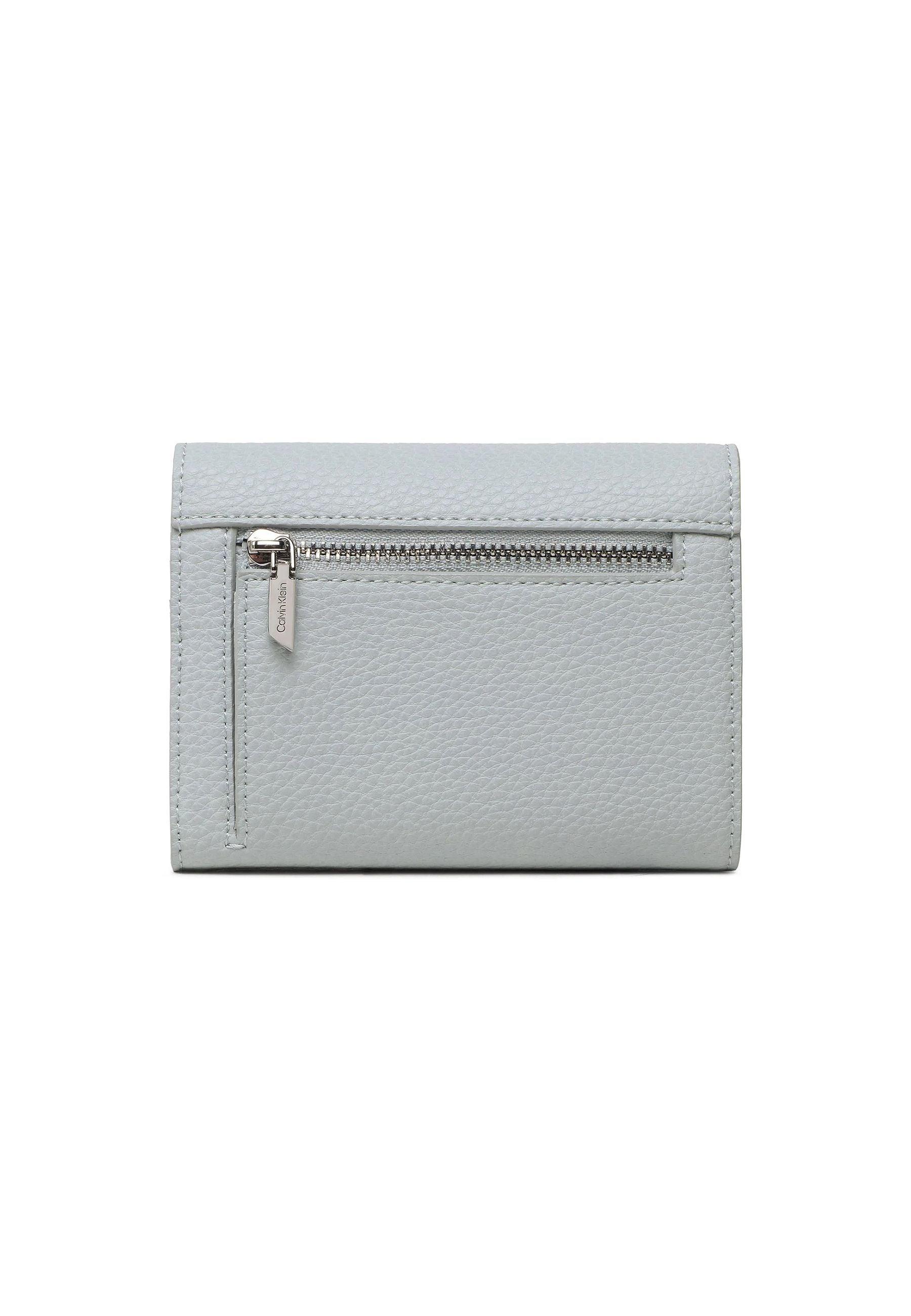 CALVIN KLEIN Re-Lock Trifold Portafoglio Donna Azzurro Pearl Blue K60K609492 - Sandrini Calzature e Abbigliamento
