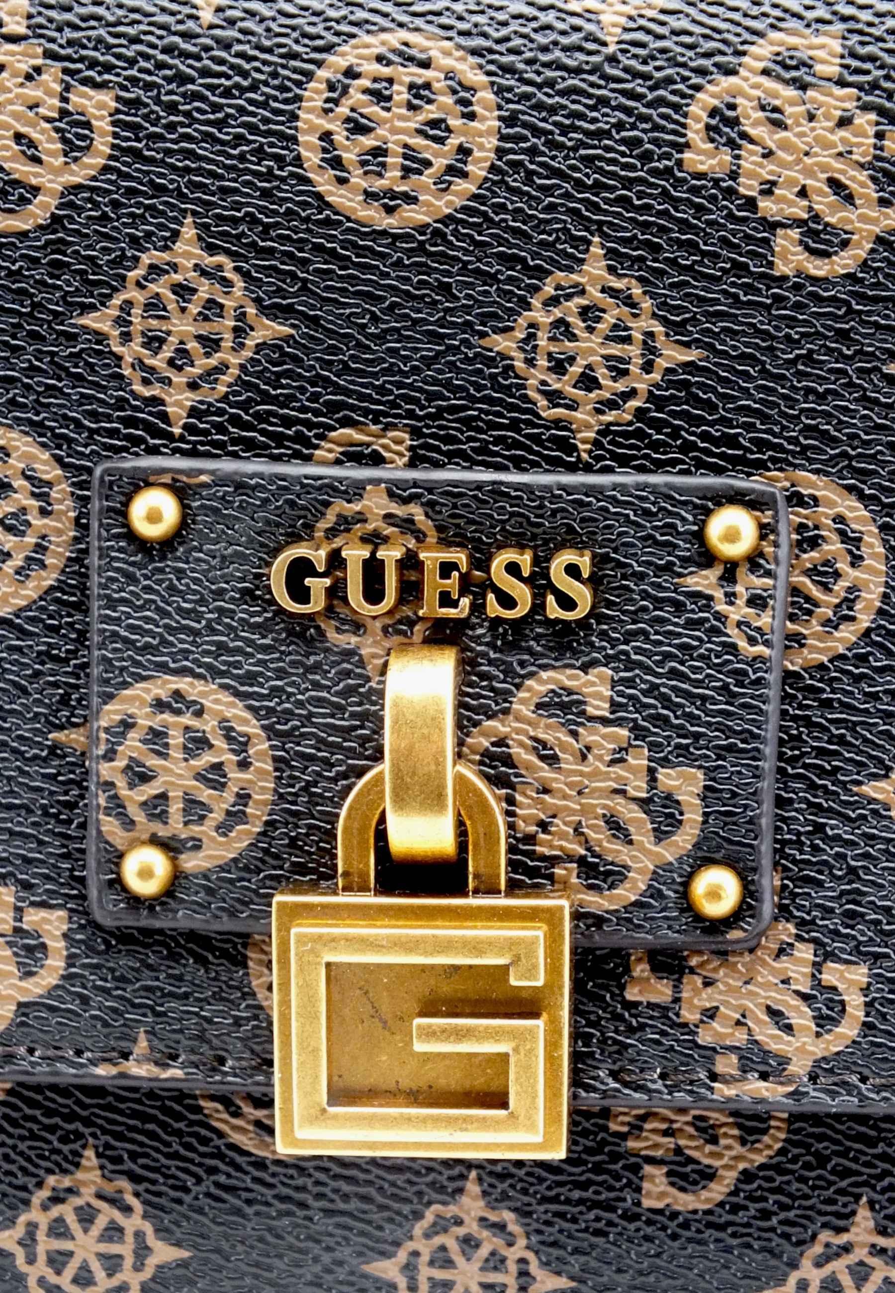 GUESS Borsa Tracolla Centre Stage Crossbody Marrone Mocha Logo PB850478 - Sandrini Calzature e Abbigliamento
