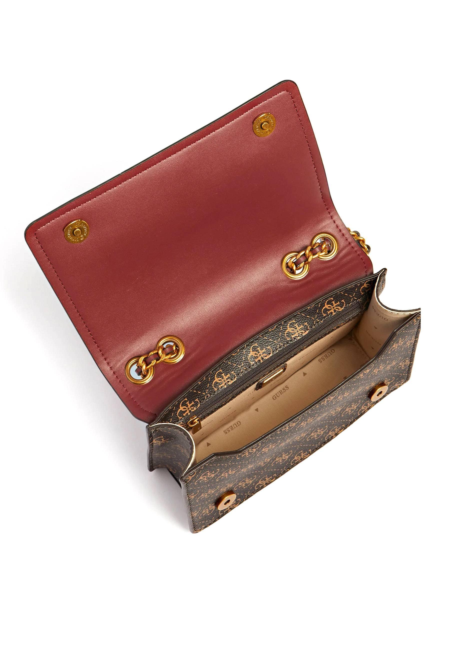 GUESS Izzy Borsa Tracolla Crossbody Brown Logo Merlot QB865421 - Sandrini Calzature e Abbigliamento