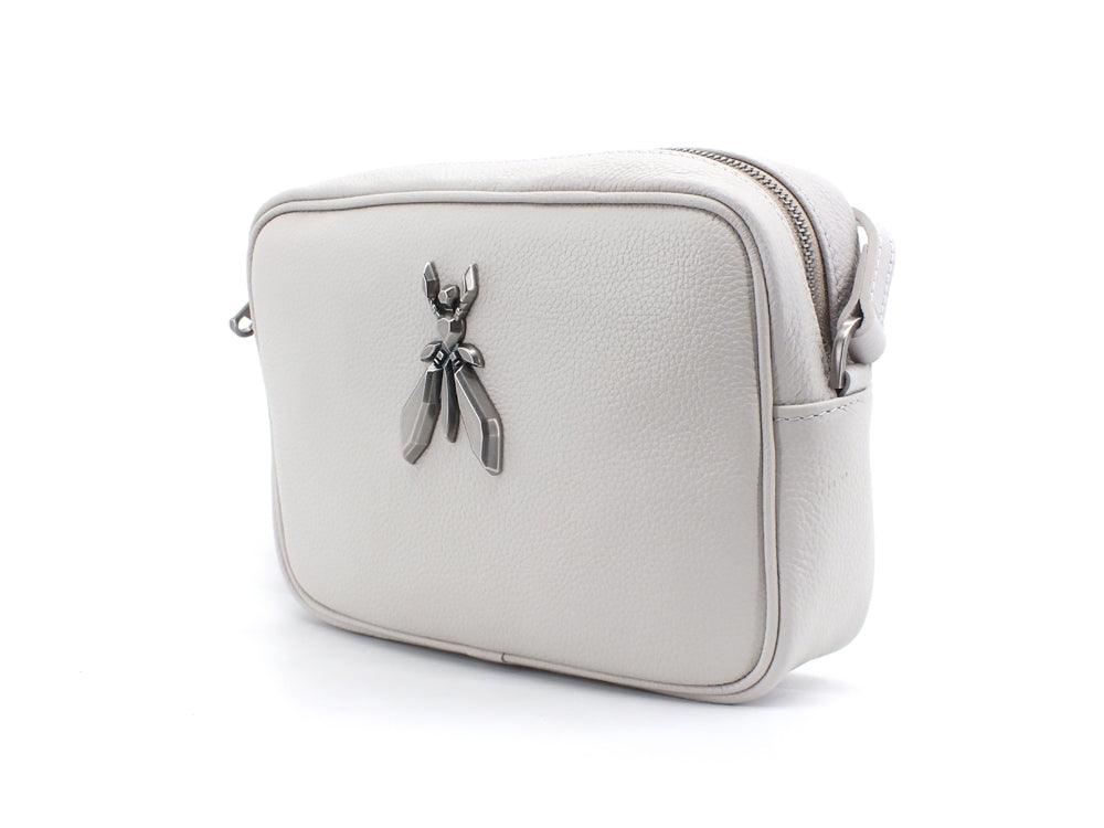 PATRIZIA PEPE Borsa Tracolla Pelle Logo Ice Grey 2VA051-A4U8W - Sandrini Calzature e Abbigliamento